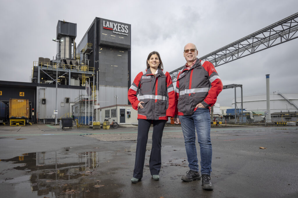 To electrify a large energy consumer at their Rotterdam production site, LANXESS recently enlisted the help of the Fieldlab Industrial Electrification (FLIE). After researching and working closely with LANXESS, FLIE came up with four promising options.